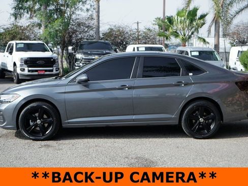 Used 2022 Volkswagen Jetta SE image 5