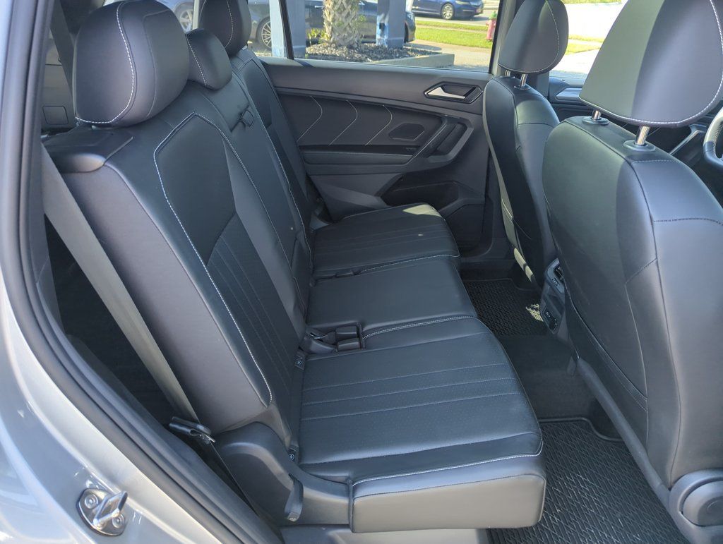 Used 2023 Volkswagen Tiguan SE R-Line FWD image 33