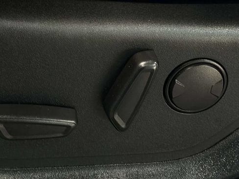 Used 2019 Ford F150 Lariat w/ Equipment Group 502A Luxury AWD/4WD image 20
