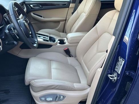Certified 2026 Porsche Macan image 12