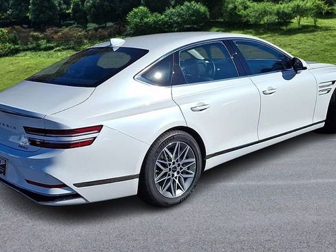 Used 2025 Genesis G80 2.5T image 8