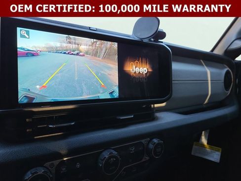 Certified 2025 Jeep Gladiator Sport AWD/4WD image 40