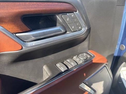 Used 2025 GMC Sierra 2500 Denali Ultimate image 24