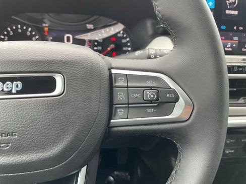 Used 2025 Jeep Compass Limited AWD/4WD image 9