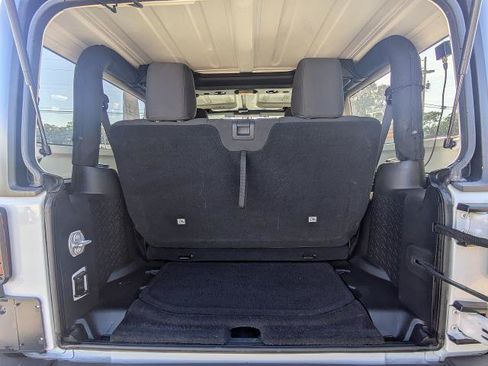 Used 2018 Jeep Wrangler Sport AWD/4WD image 13