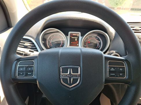 Used 2019 Dodge Journey SE FWD image 17