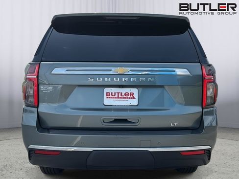Used 2024 Chevrolet Suburban LT RWD image 5