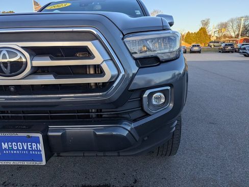 Used 2023 Toyota Tacoma Limited image 11