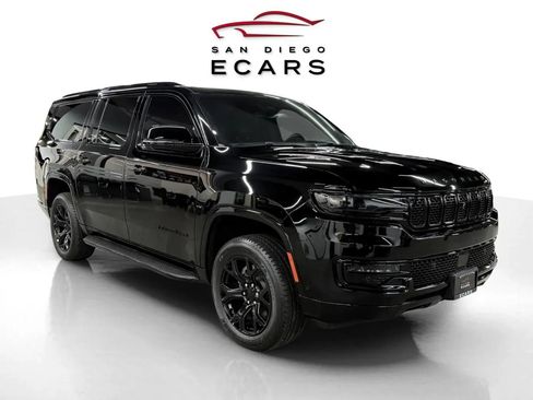 Used 2024 Jeep Wagoneer L Series II w/ Convenience Group I image 3