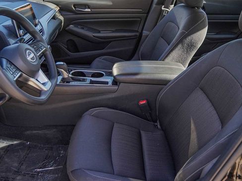 Used 2024 Nissan Altima 2.5 SV image 10