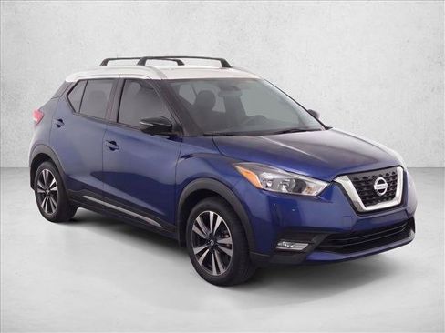 Used 2018 Nissan Kicks SR w/ Exterior Package FWD image 3