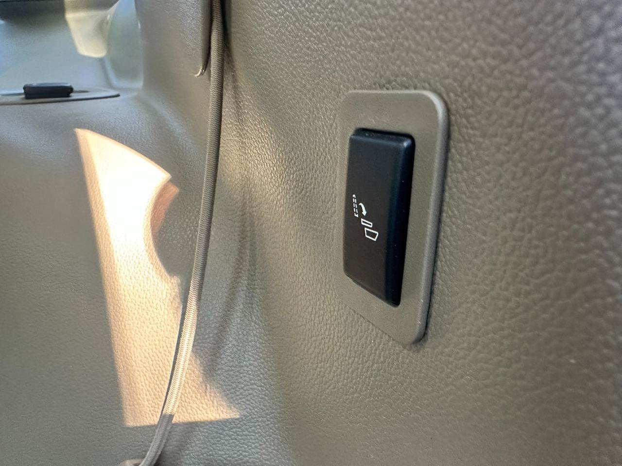 Used 2019 GMC Yukon SLT w/ Open Road Package RWD image 25