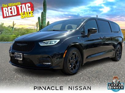 Used 2022 Chrysler Pacifica Touring-L w/ Uconnect Theater Family Group