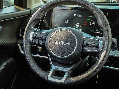 Used 2023 Kia Sportage LX image 9