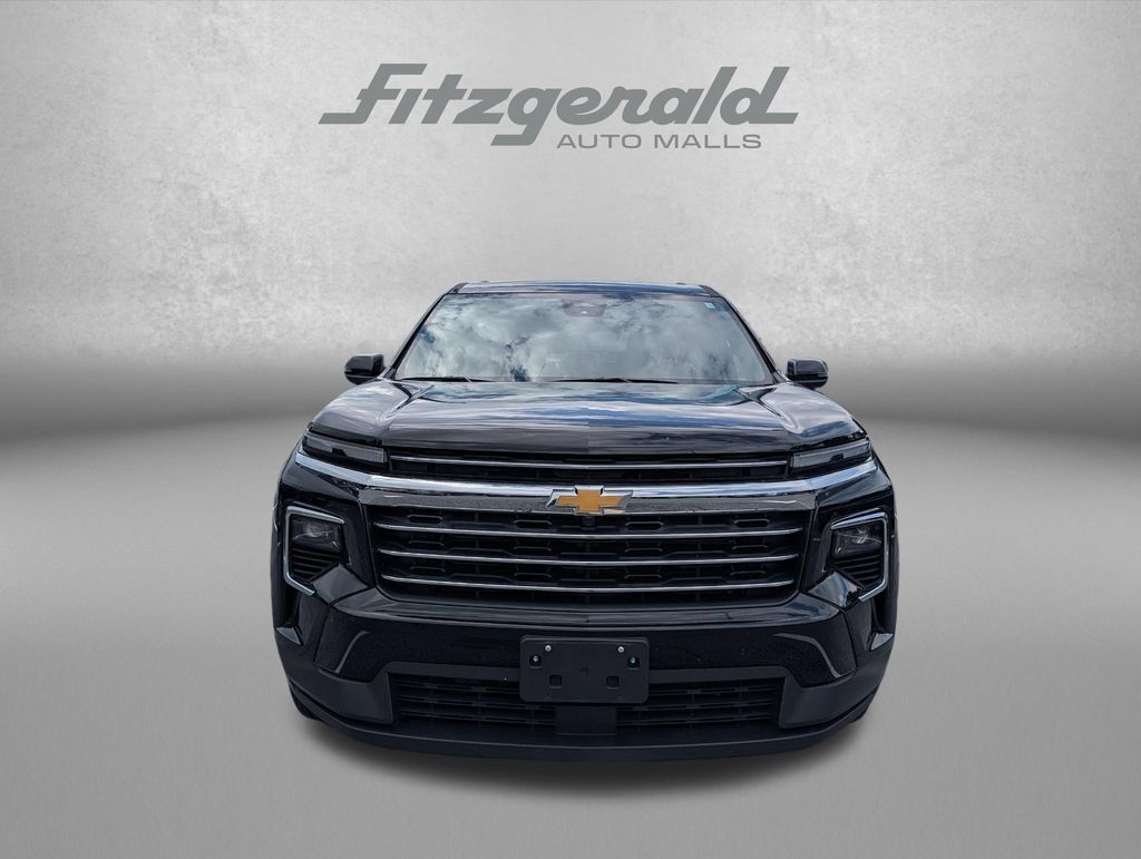 Used 2025 Chevrolet Traverse LT AWD/4WD image 2