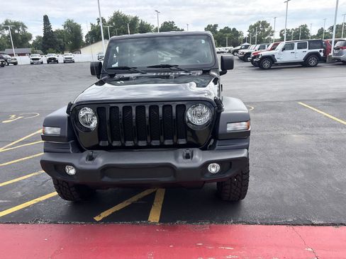 Used 2021 Jeep Wrangler Unlimited Sport AWD/4WD image 2