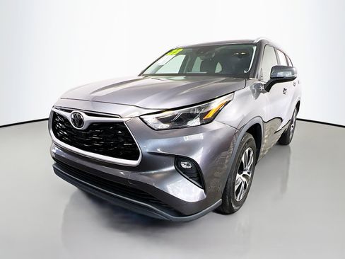 Used 2023 Toyota Highlander XLE image 10