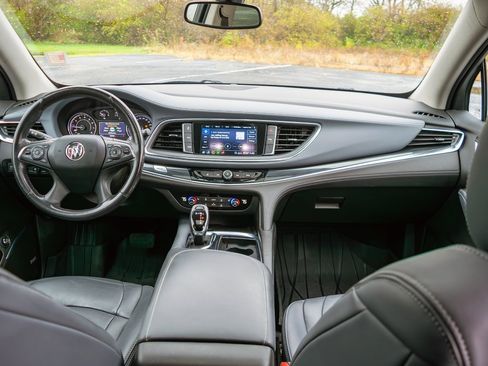 Used 2021 Buick Enclave Essence image 37