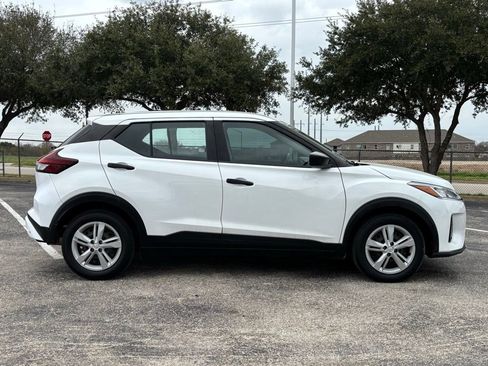 Used 2023 Nissan Kicks S image 3