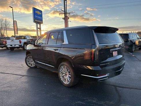 Used 2025 Cadillac Escalade Premium Luxury image 5