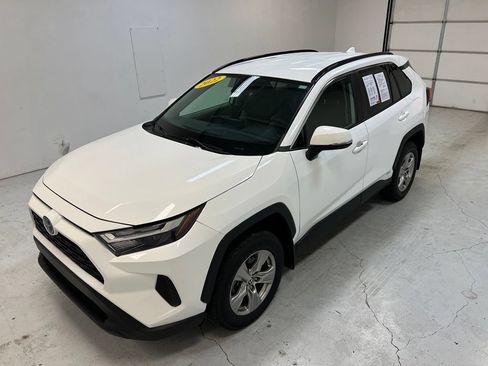 Used 2022 Toyota RAV4 XLE AWD/4WD image 6