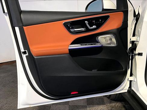 New 2026 Mercedes-Benz GLC 300 4MATIC image 11