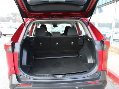Used 2019 Toyota RAV4 LE FWD image 16