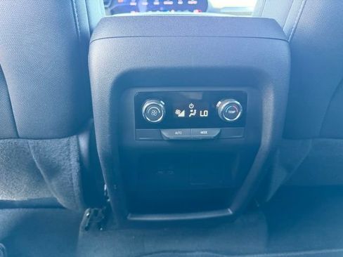 Used 2026 Chevrolet Traverse LT w/ Midnight/Sport Edition FWD image 15