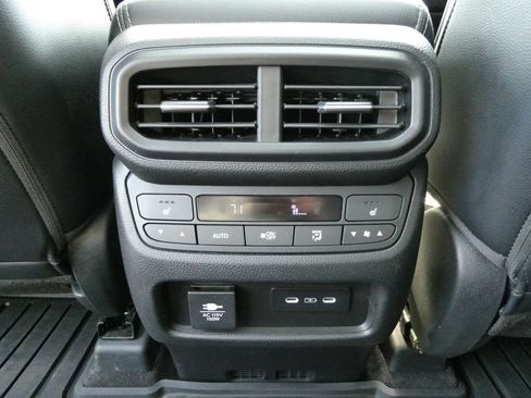 Used 2024 Honda Pilot Elite image 22