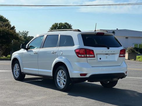 Used 2019 Dodge Journey SE w/ Premium Group FWD image 3