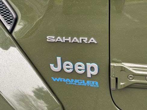 Used 2022 Jeep Wrangler Unlimited Sahara w/ Cold Weather Group image 12