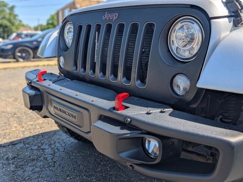 Used 2018 Jeep Wrangler Unlimited Rubicon w/ Max Tow Package AWD/4WD image 4