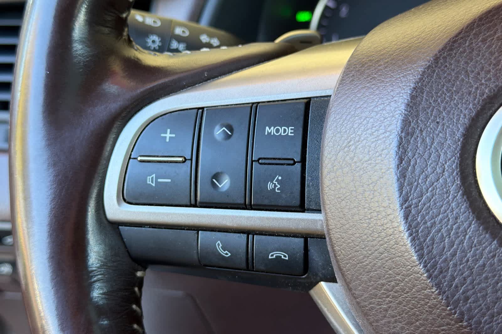 Used 2020 Lexus RX 350L FWD w/ Premium Package image 28