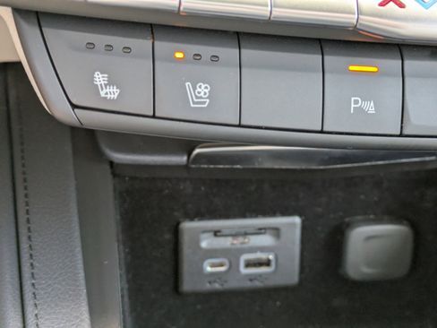 Certified 2023 Cadillac XT4 Premium Luxury image 27