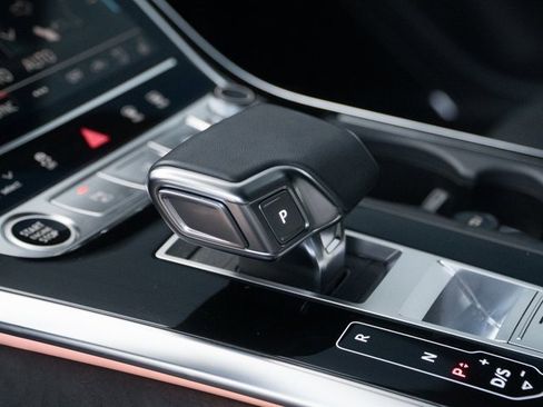 Used 2023 Audi Q8 Prestige image 27