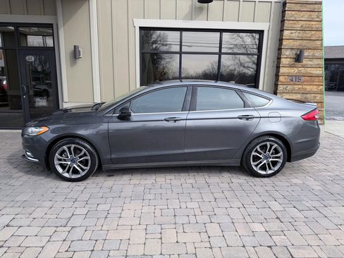 Used 2017 Ford Fusion SE w/ Equipment Group 201A image 2