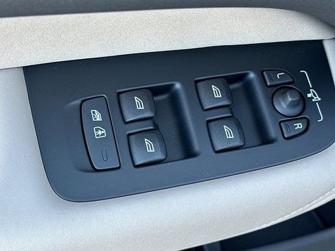 New 2026 Volvo XC60 B5 Plus w/ Protection Package Premier image 15