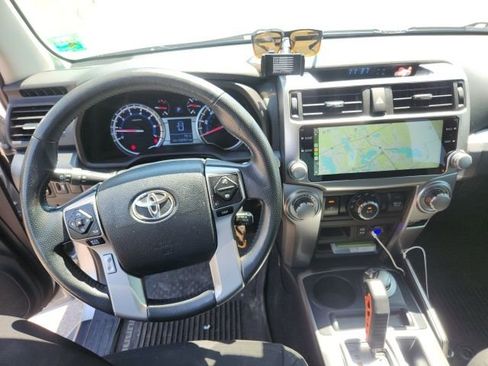 Used 2018 Toyota 4Runner SR5 AWD/4WD image 13