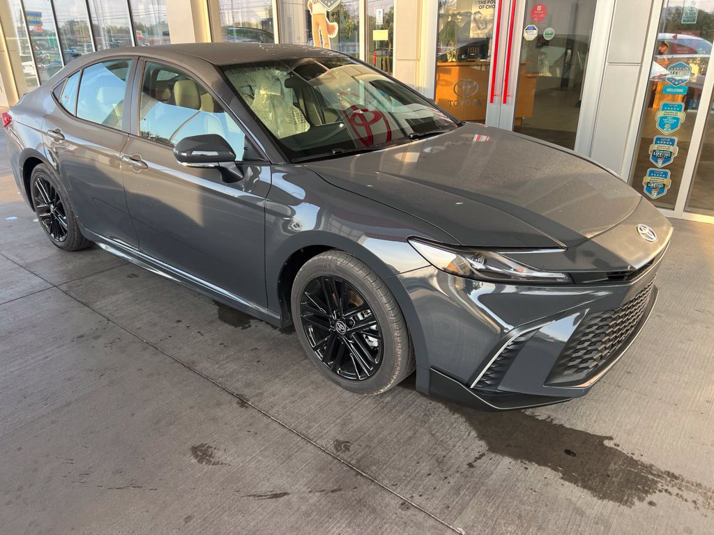 Used 2026 Toyota Camry SE FWD image 3