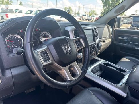 Used 2018 RAM 1500 Laramie AWD/4WD image 3