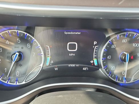 Used 2022 Chrysler Pacifica Touring-L FWD image 31