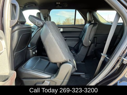 Used 2020 Ford Explorer XLT w/ Equipment Group 202A image 5