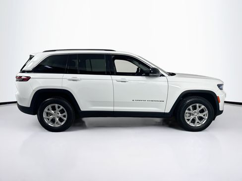 Used 2023 Jeep Grand Cherokee Limited w/ Trailer Tow Prep Group (B) AWD/4WD image 4