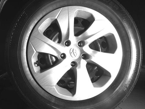 Used 2019 Toyota RAV4 LE FWD image 9