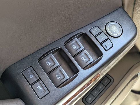 Used 2020 Chevrolet Tahoe Premier AWD/4WD image 25