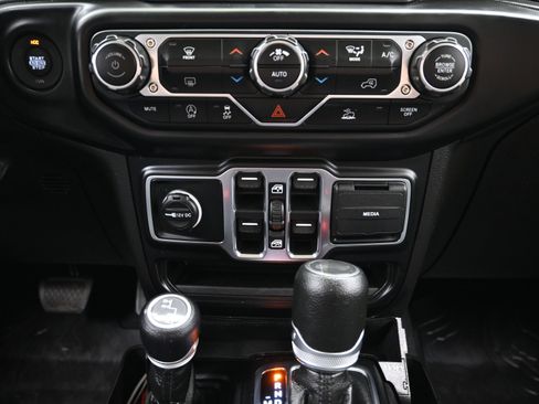 Used 2022 Jeep Wrangler Unlimited Sport AWD/4WD image 37