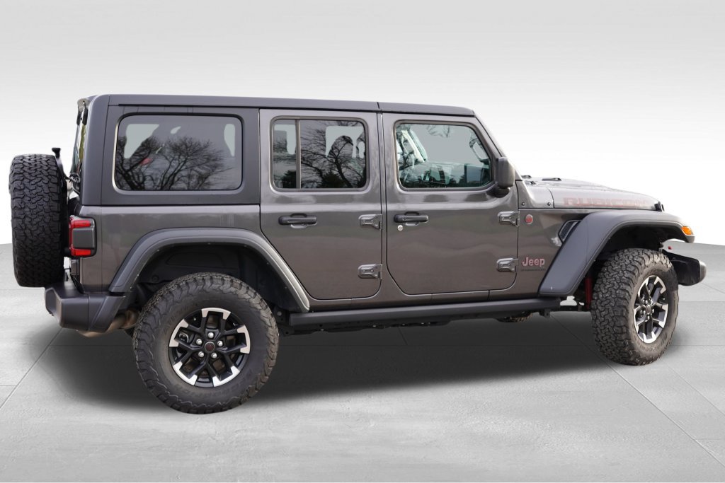 Used 2025 Jeep Wrangler Unlimited Rubicon w/ Convenience Group AWD/4WD image 4