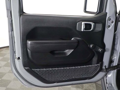 Used 2022 Jeep Gladiator Sport image 19