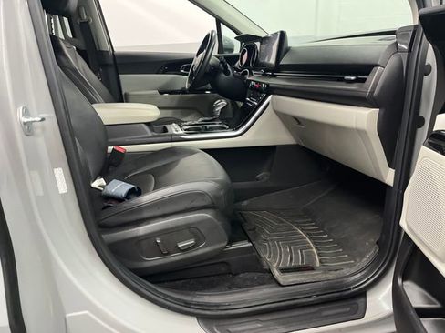 Certified 2022 Kia Carnival SX image 32