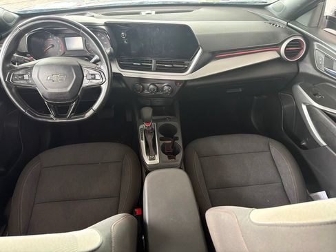 Used 2024 Chevrolet Trax RS w/ Sunroof Package FWD image 13